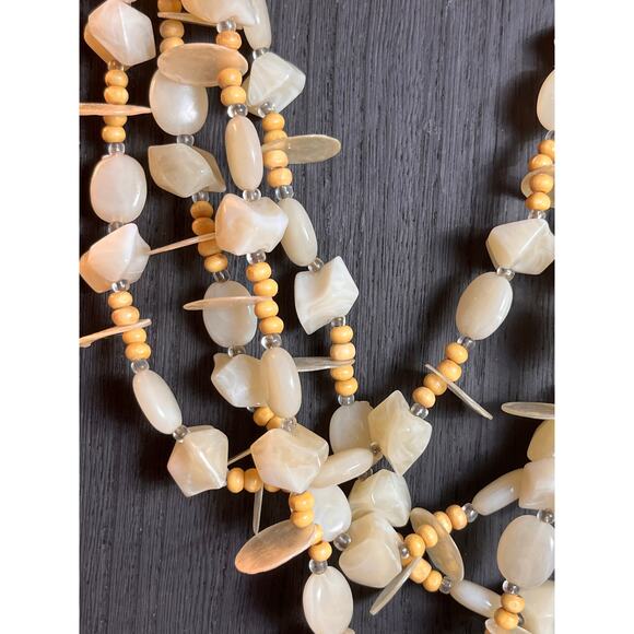 Vtg Multi-Strand Mother of Pearl Beaded Necklace with Large Shell Pendant Boho - Picture 6 of 10